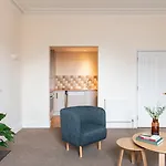 Saco Reading Castle Crescent
