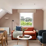 Saco Reading Castle Crescent