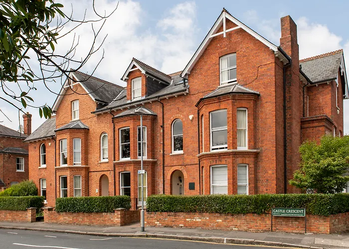 Saco Reading Castle Crescent