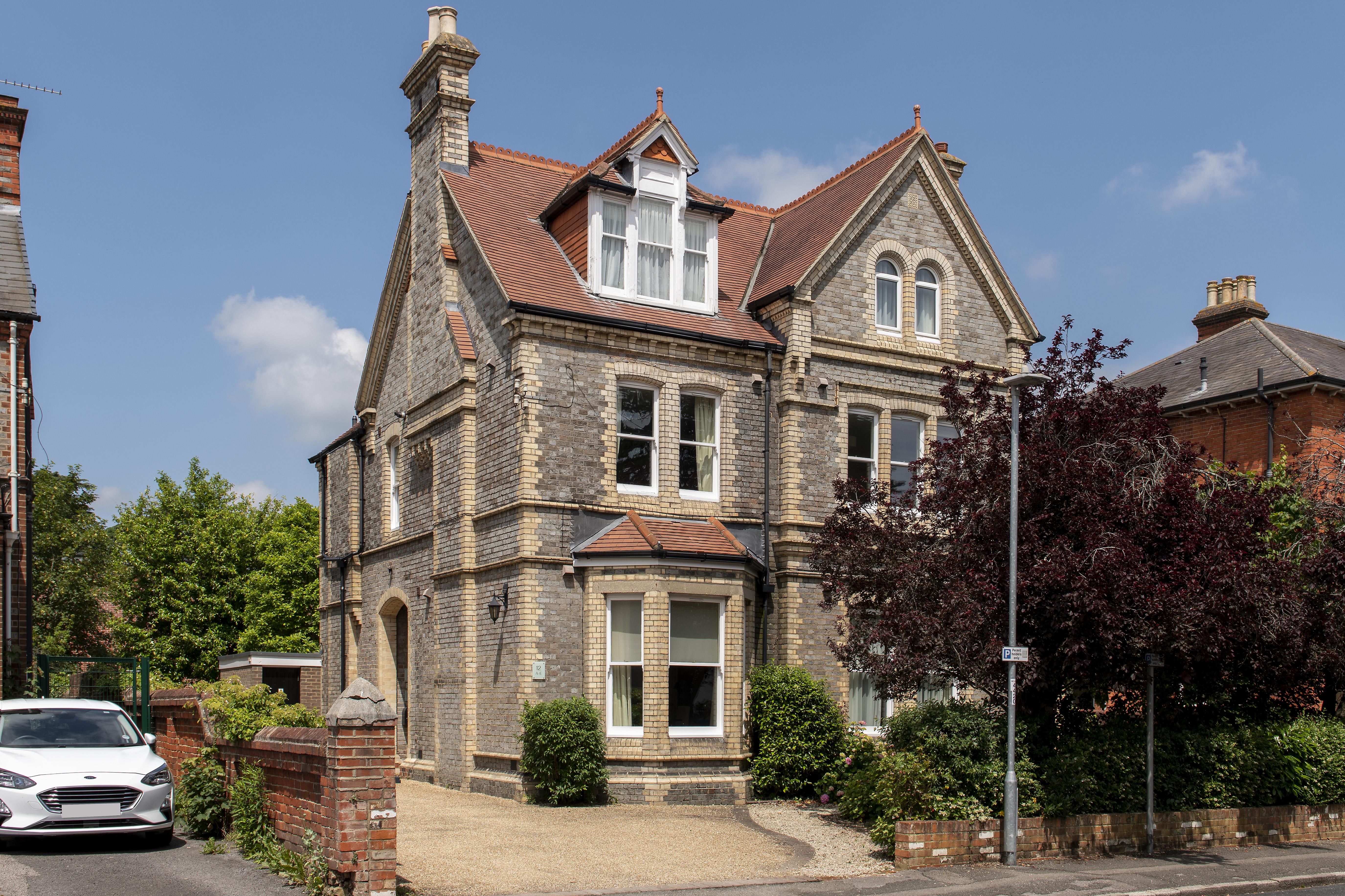 Saco Castle Crescent Reading