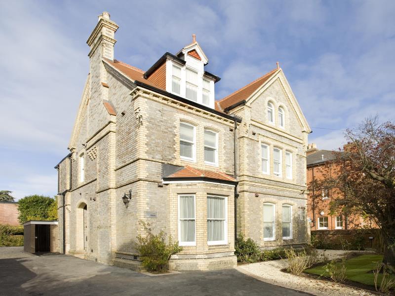 Saco Castle Crescent Apartment Reading